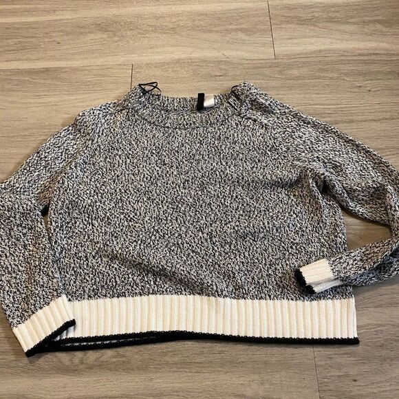 H&M Divided grey/white knit cropped long sleeve sweater size medium - Picture 1 of 7